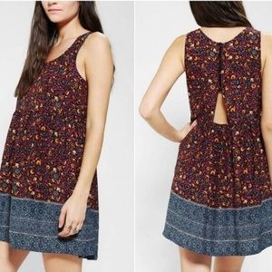 Urban Outfitters Medium Ecote Floral Sleeveless boho Mini Dress size medium